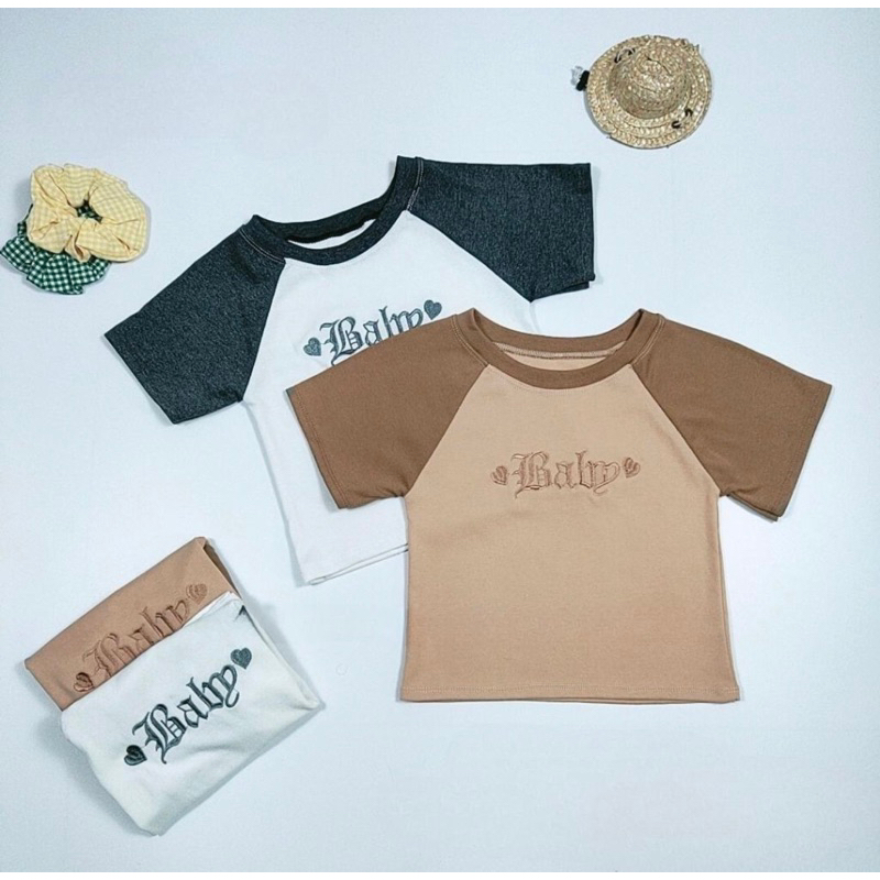 Áo Thun Croptop Raplan Tay Ngắn Hoạ Tiết Thêu Chữ Baby