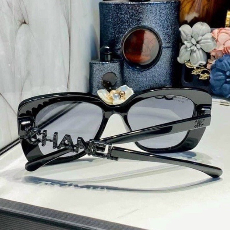 Kính Chaneo thời trang gọng đính đá sang chảnh