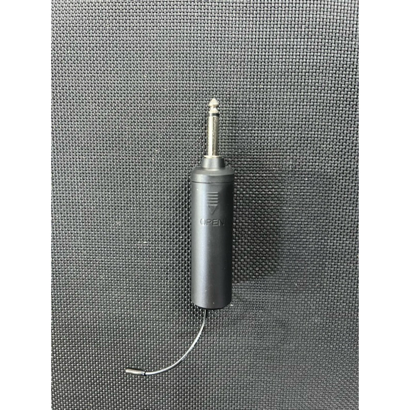 MICRO KHÔNG DÂY KARAOKE ĐA NĂNG EHOONA E-15 - có màn hình LCD, hỗ trợ jack 6.5mm và 3.5mm phù hợp với mọi loa karaoke.
