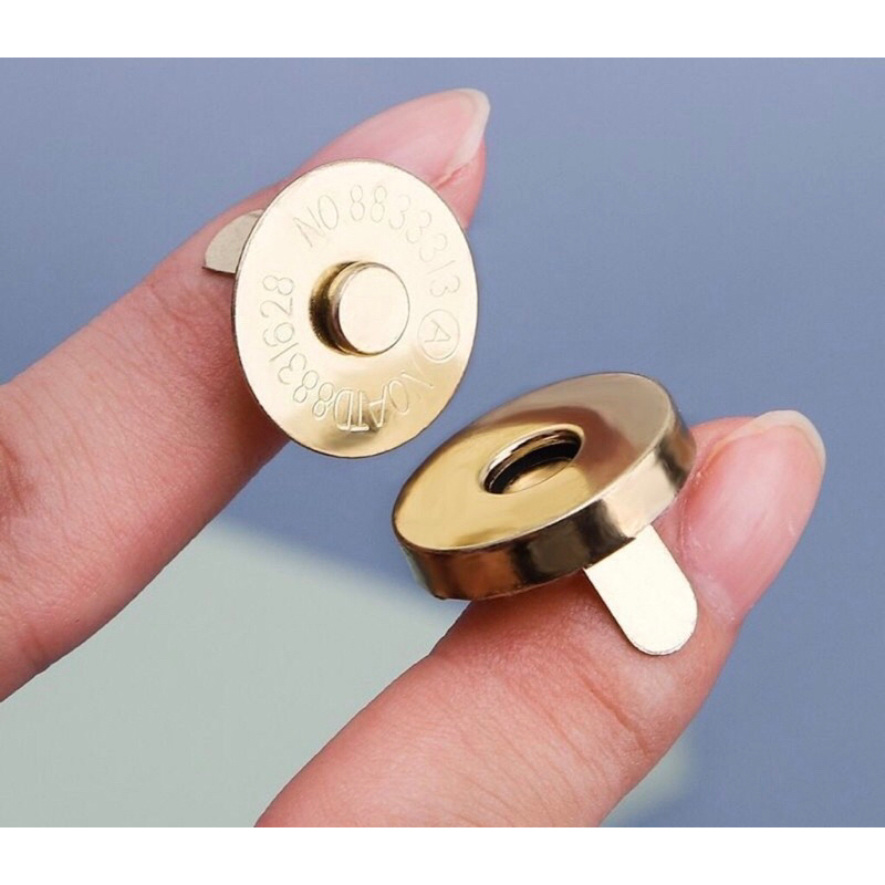 Nút hít nam châm làm túi xách