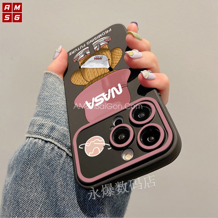 Ốp Lưng iPhone Khung Camera Gấu Dâu Nasa Cho IPhone 7 Plus / X/ Xs/ Xs Max/ 11/12/13/14 Pro Max - A Mẫn Sài Gòn