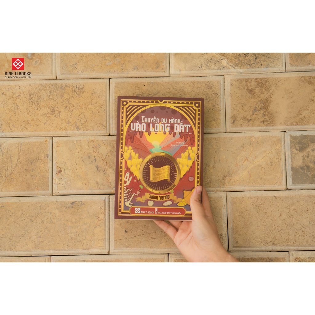 Sách - Chuyến du hành vào lòng đất Bìa mềm - Đinh Tị Books