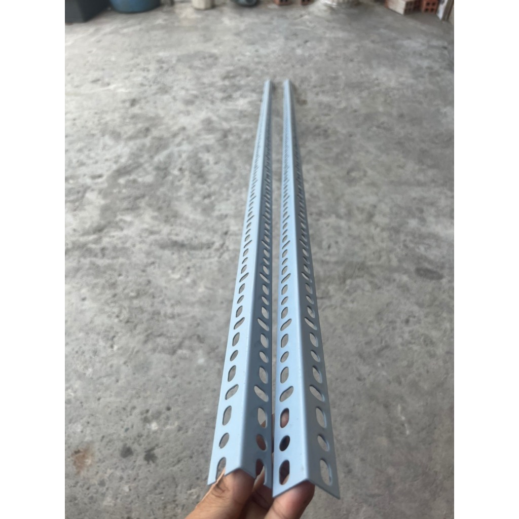 Cây sắt V lỗ ( V3 ) - dài 140cm