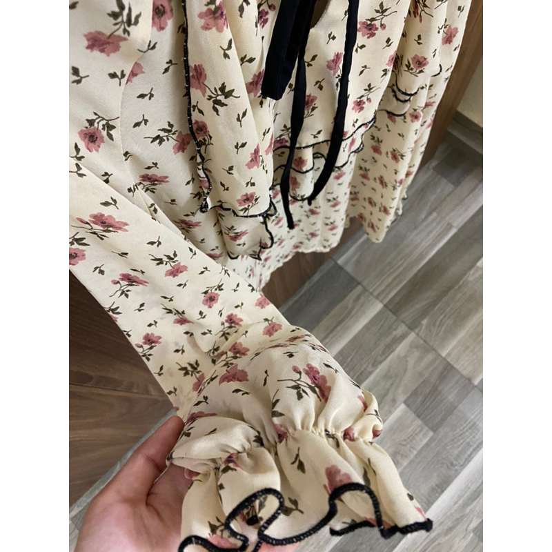 Áo kiểu NakedbyV voan hoa nhí 3 lớp yếm và dây buộc nơ điệu xinh đẹp