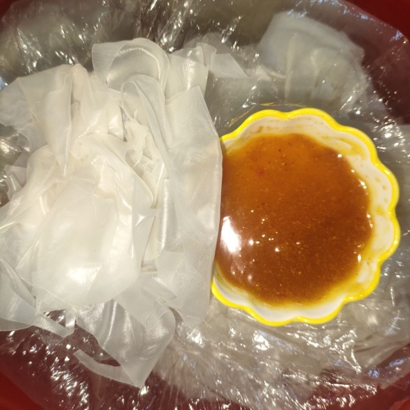 Bánh tráng chấm sốt muối béo
