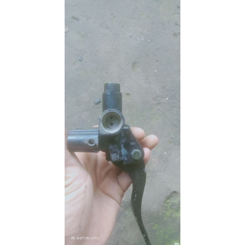 tay thắng bình dầu như hình