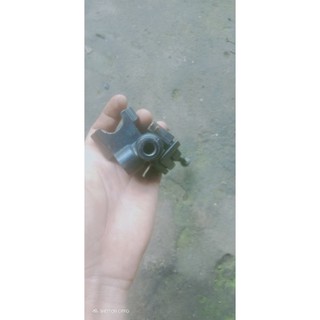 tay thắng bình dầu như hình