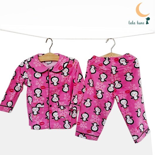Pyjama nỉ hồng chim cánh cụt dễ thương cho bé gái