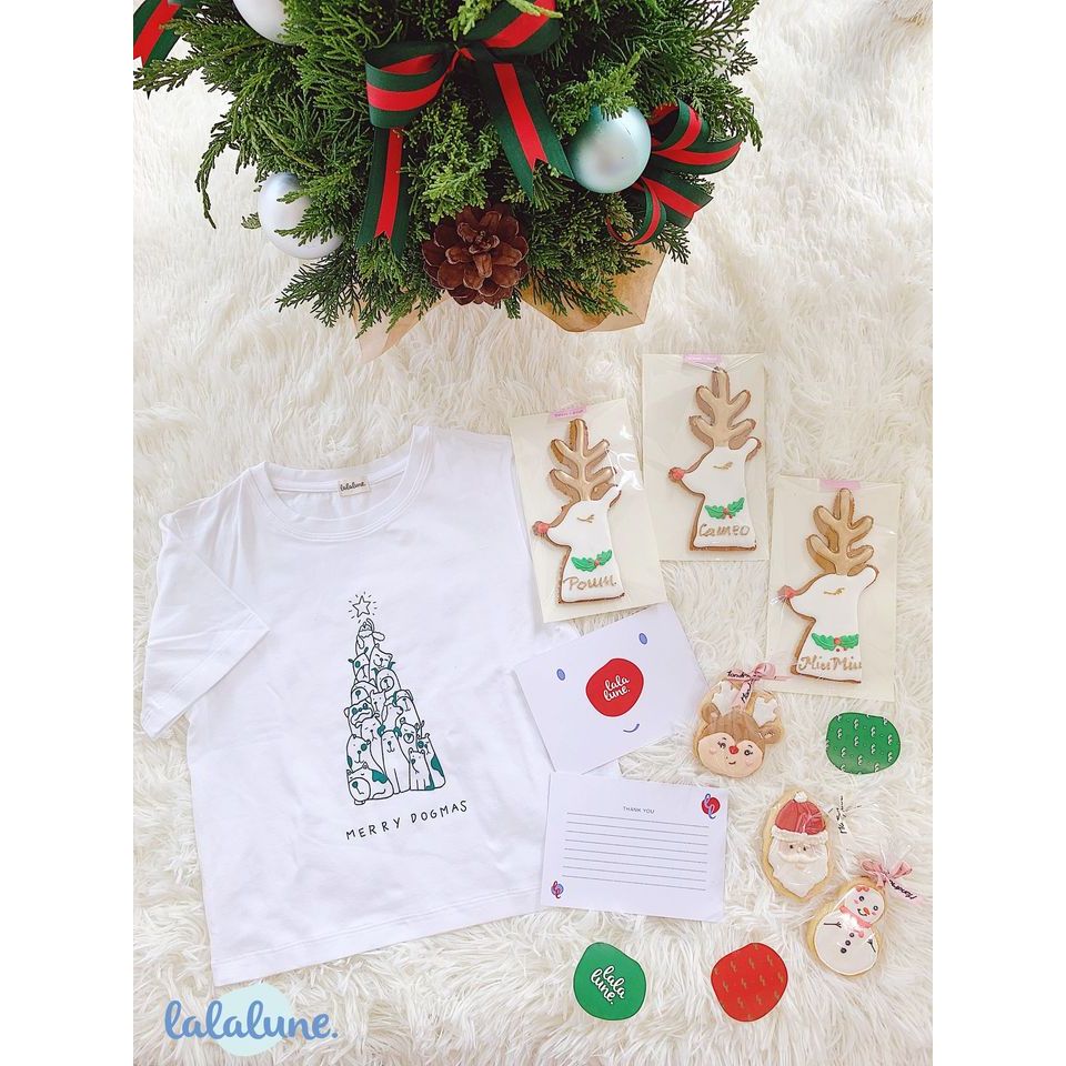 Áo thun trắng họa tiết Xmas dành cho bố và mẹ