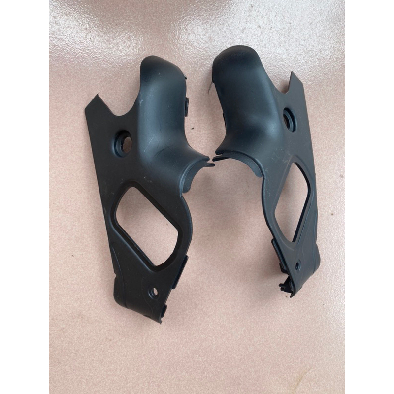 Ốp  nhựa  đen đèn sau xe máy cúp đời mới hàng chuẩn công ty đê tếch