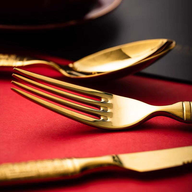 Bộ bàn ăn dao dĩa thìa màu vàng cao cấp, chất liệu inox 304