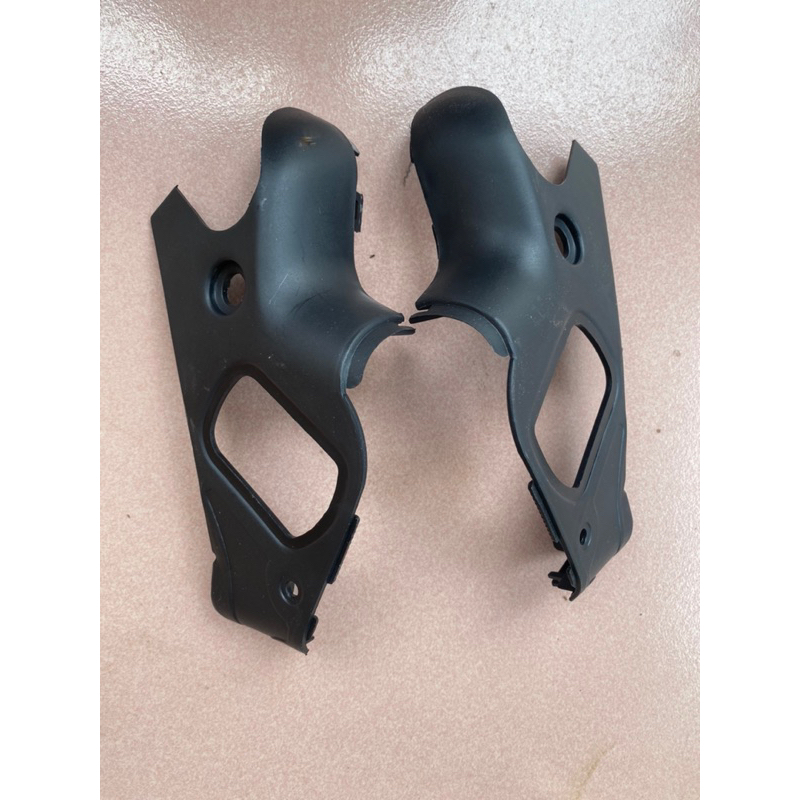 Ốp  nhựa  đen đèn sau xe máy cúp đời mới hàng chuẩn công ty đê tếch