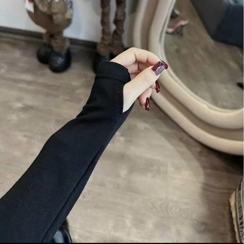 Đầm body dáng ngắn dài tay xỏ ngón