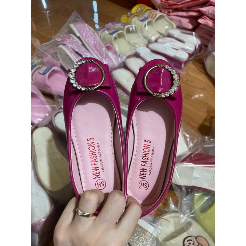 Hài giày bệt trẻ em