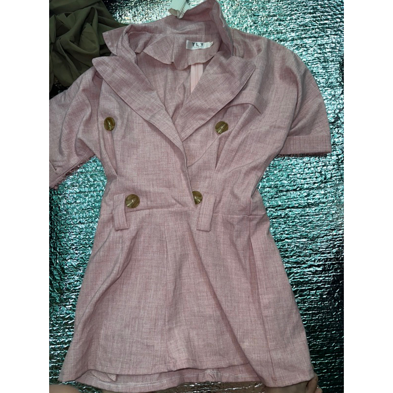 Thanh lý áo hồng kiểu như hình