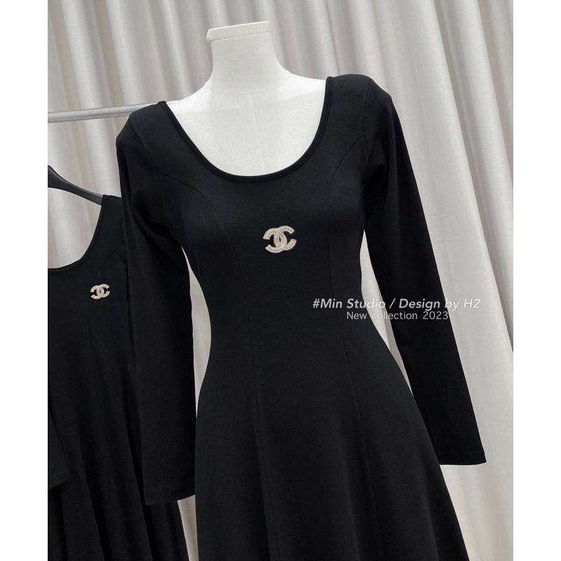 Váy Thun Đen Trơn Dài Tay Đính Tag Channel MIN • Melanie Boutique