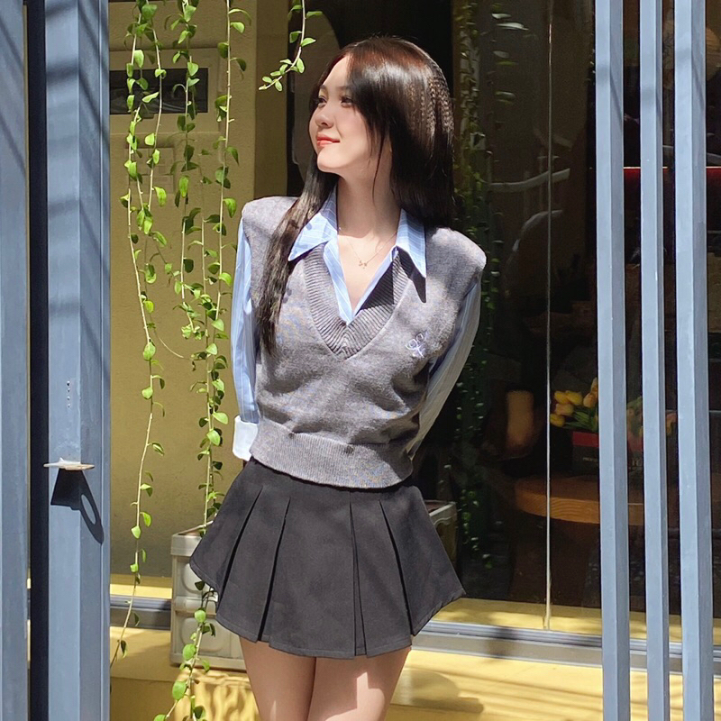 Set Áo Sơ Mi Kẻ Sọc Kèm Ghi Lê Len Thêu Chữ Bên Ngực