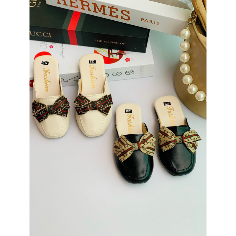 Sục bé gái đính ngọc nơ