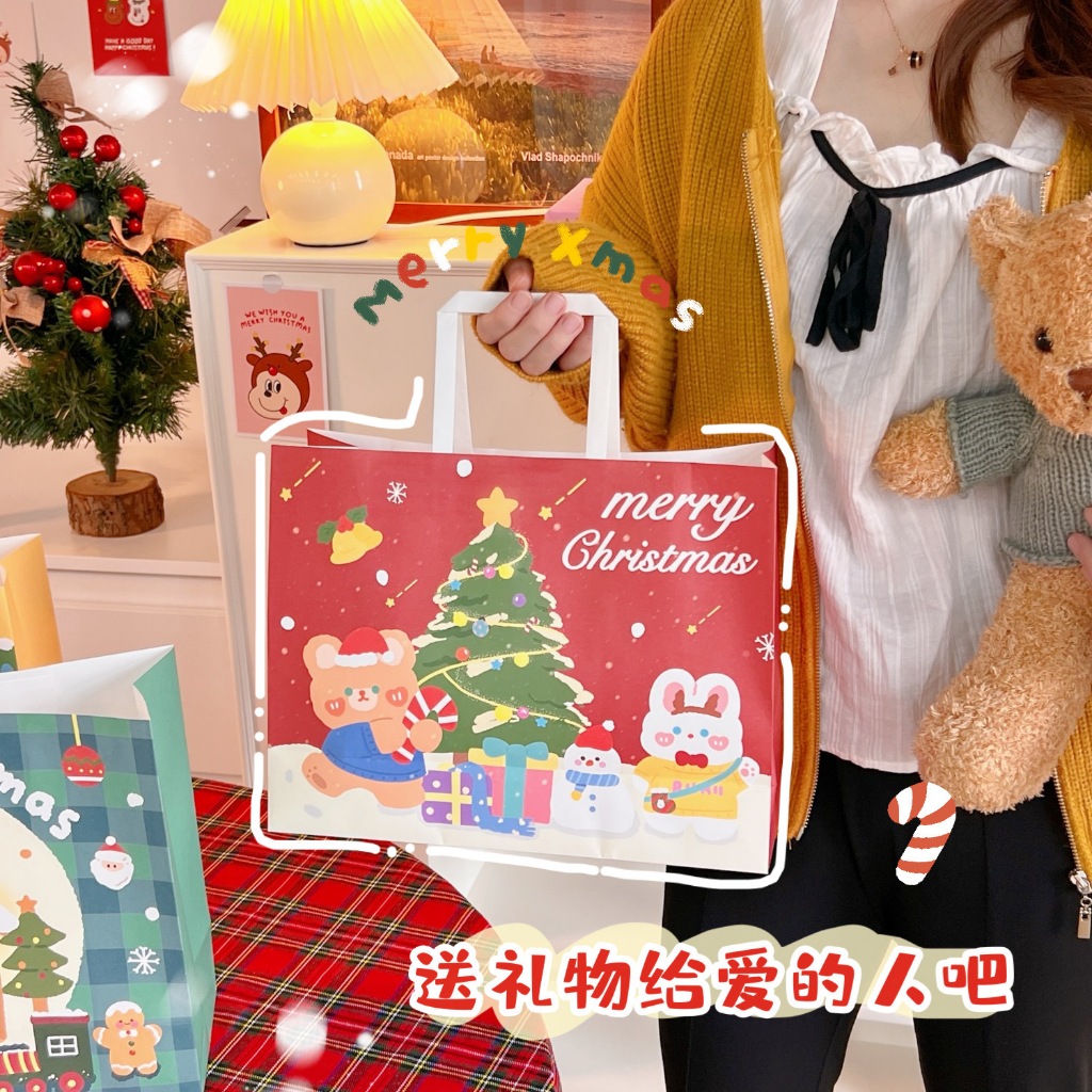 Túi giấy đựng quà tặng noel có quai xách họa tiết giáng sinh