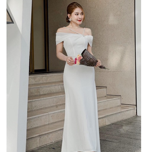 Váy trắng dự tiệc trễ vai cô dâu