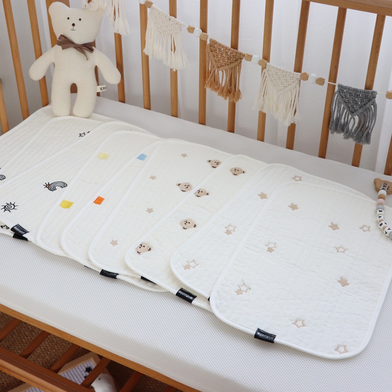 Gối Lót Sơ Sinh Hàn Quốc Aiduole 3 Lớp Họa Tiết Thêu Dễ Thương Chất Cotton Mềm, Thấm Mồ Hôi Bảo Vệ Đầu Cho Bé