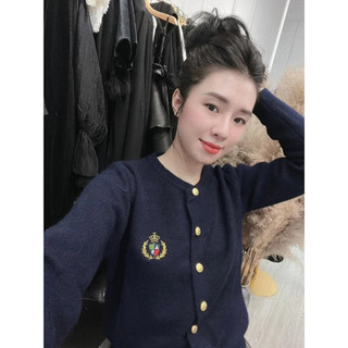 Áo len huy hiệu siêu xinh