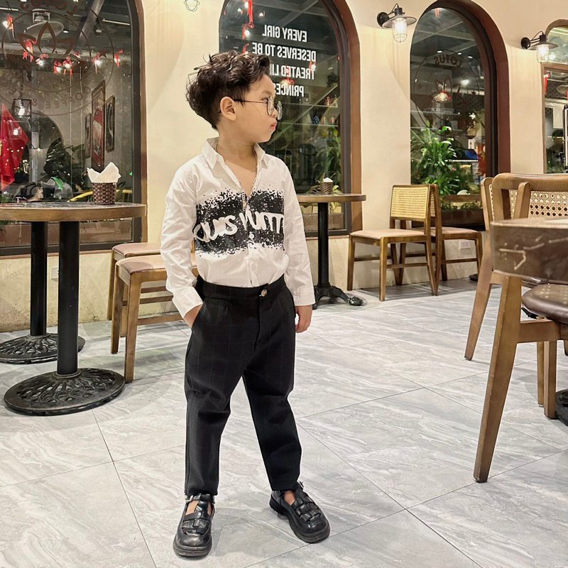 Áo sơ mi dài tay chữ in L.V KhanhBun chất thô nến loai 1 co giãn mặc di học, đi chơi cho bé trai size từ 10-40 kí