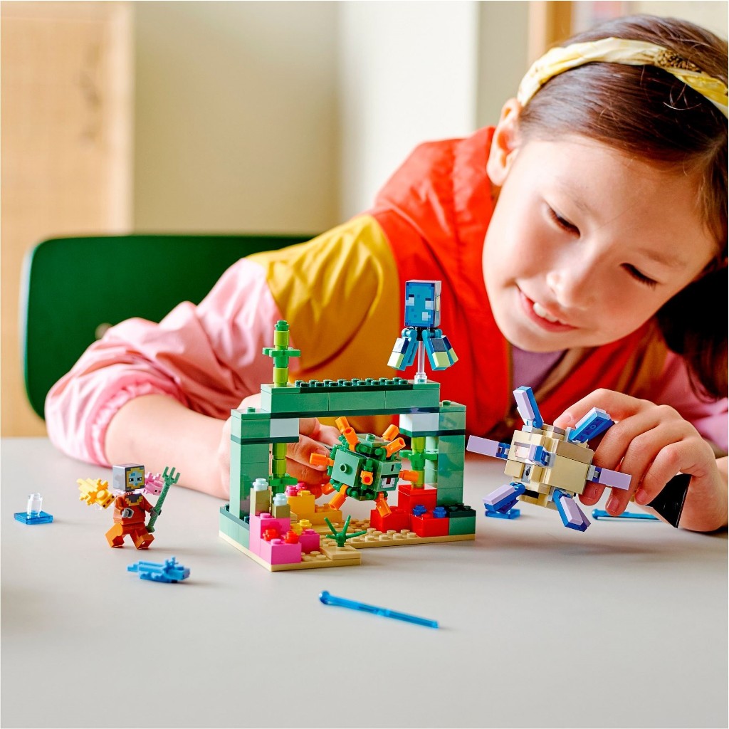 LEGO Minecraft 21180 Trận chiến dưới đáy đại dương