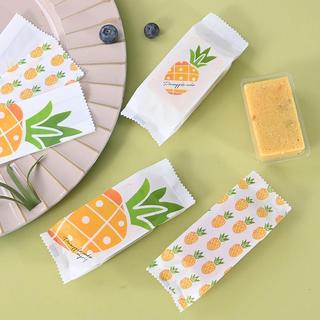 Túi và khay nhựa đựng bánh dứa