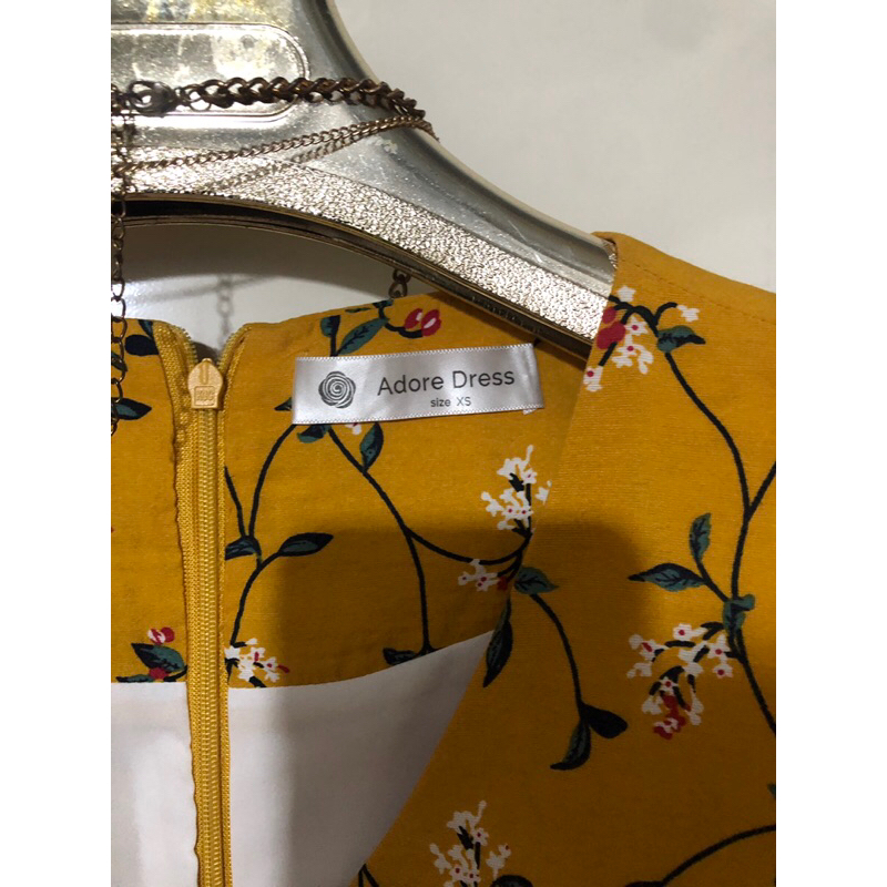 Váy adore xs s vừa.