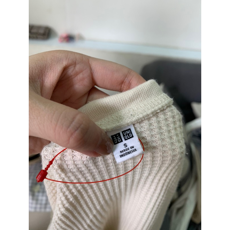 Áo thun trắng tay lửng phồng U N I Q L O