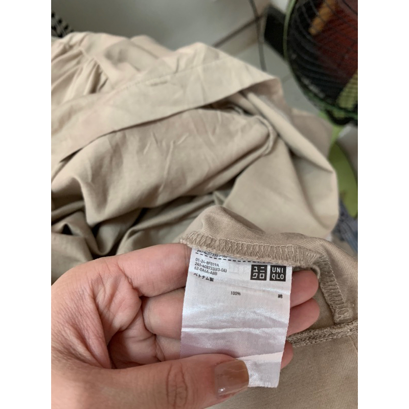 Áo thun tay phồng dáng crop U N I Q L O