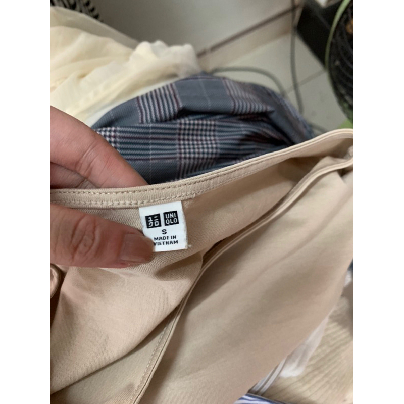 Áo thun tay phồng dáng crop U N I Q L O