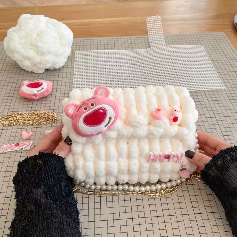 Túi đeo chéo túi handmade tự đan Thủ Công bear dâu quà sinh nhật，quà tết