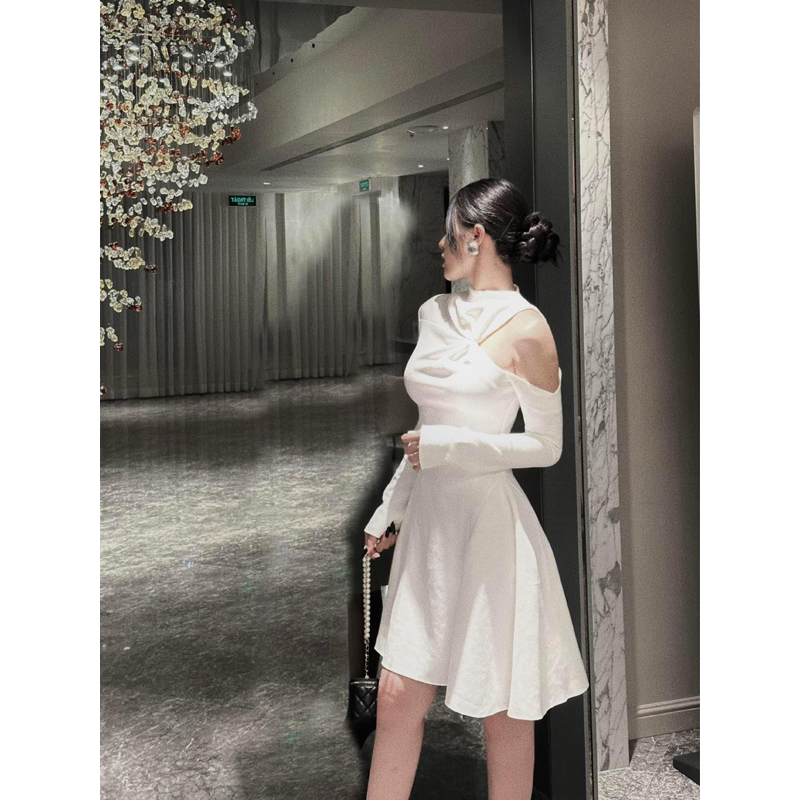 Đầm nữ dáng ngắn tay dài với kỹ thuật off-shoulder chéo 1 bên chiết eo dáng xoè 𝐆𝐑𝐀𝐒𝐘 𝐃𝐑𝐄𝐒𝐒 - 𝐀𝐒𝐇𝐘𝐋𝐄𝐘
