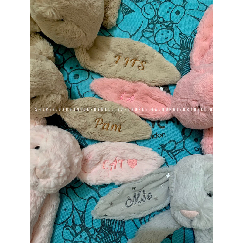 Chi phí, giá dịch vụ thêu tên lên tai thỏ Jellycat - Lưu ý : đây là dịch vụ thêu - PHẢI ĐẶT KÈM SẢN PHẨM GẤU THỎ