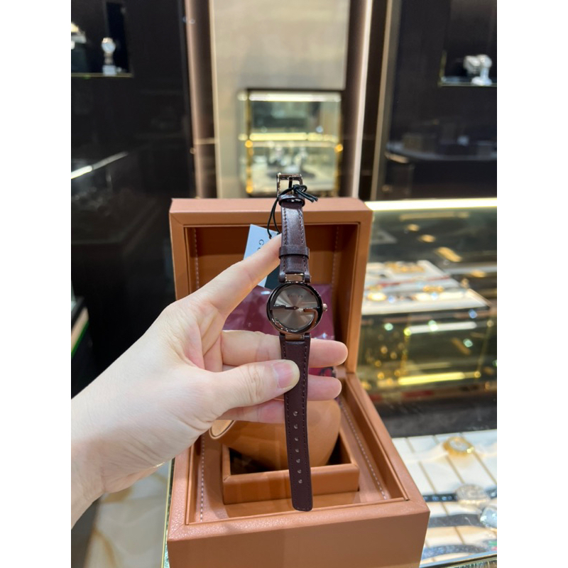 Đồng hồ nữ Guccii mặt tròn dây da nâu