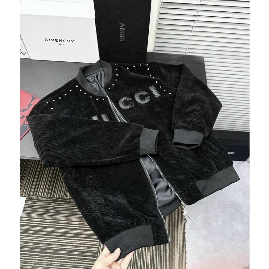 Áo Khoác Bomber Đính Đá Thêu Gu-cci Trước Ngực Chất Vải Nỉ Nhung Mềm Mượt - Áo Bomber Nam Nữ 2 Lớp Dày Dặn Cao Cấp