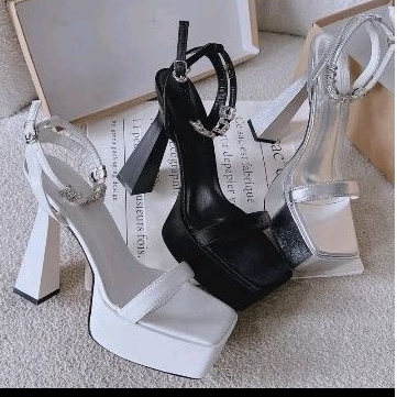 Giày gót nhọn đúp mũi quai mảnh cao 12p khóa đá