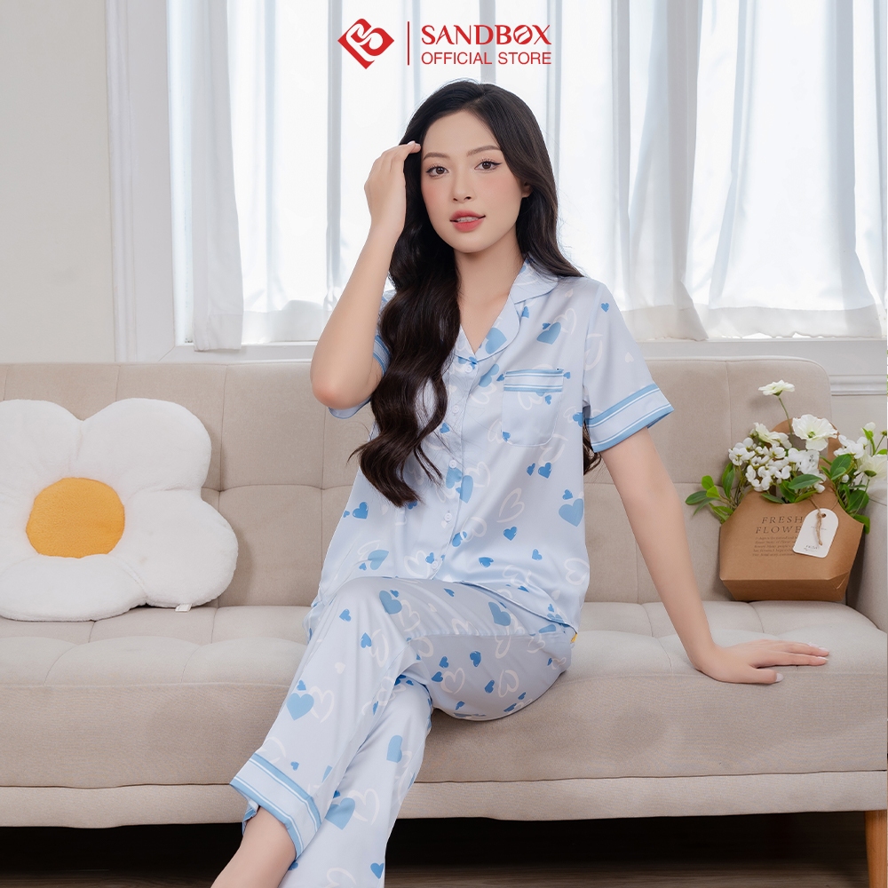 Bộ ngủ nữ, Bộ Pijama SANDBOX chất Lụa Satin cao cấp mềm mại, hoạ tiết tim trẻ trung, nhã nhặn BPC23005