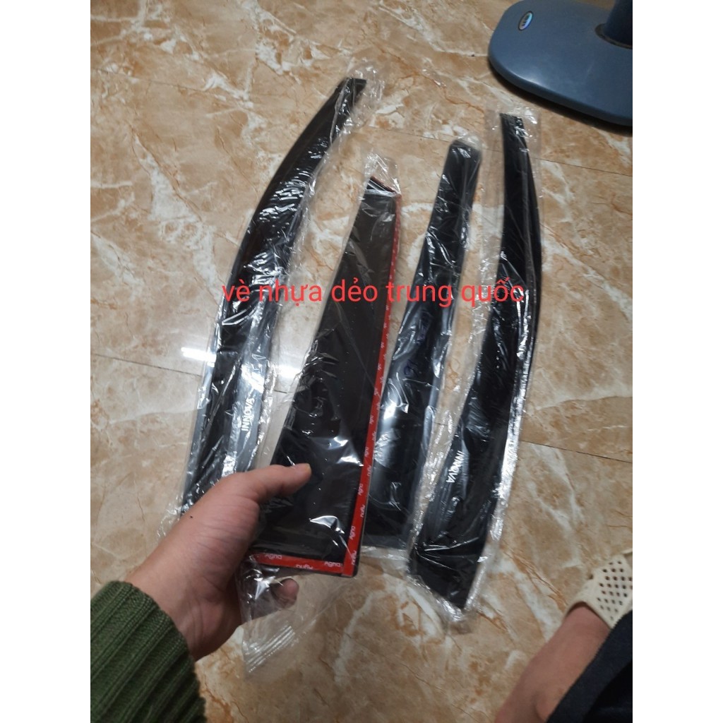 VÈ CHE MƯA NHỰA ĐEN TOYOTA INNOVA 2006- 2022  liện hệ trước khi đặt hàng