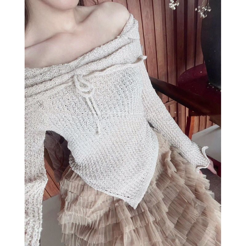 Set áo len mỏng bẹt vai tà chéo + chân váy midi tầng ren