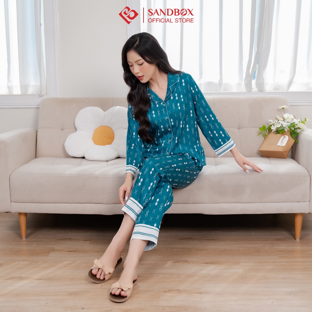 Đồ bộ SANDBOX bộ Pijama thiết kế áo dài quần dài, chất lụa vân xương cá, hoạ tiết hình khối đơn giản, trang nhã BPD23006