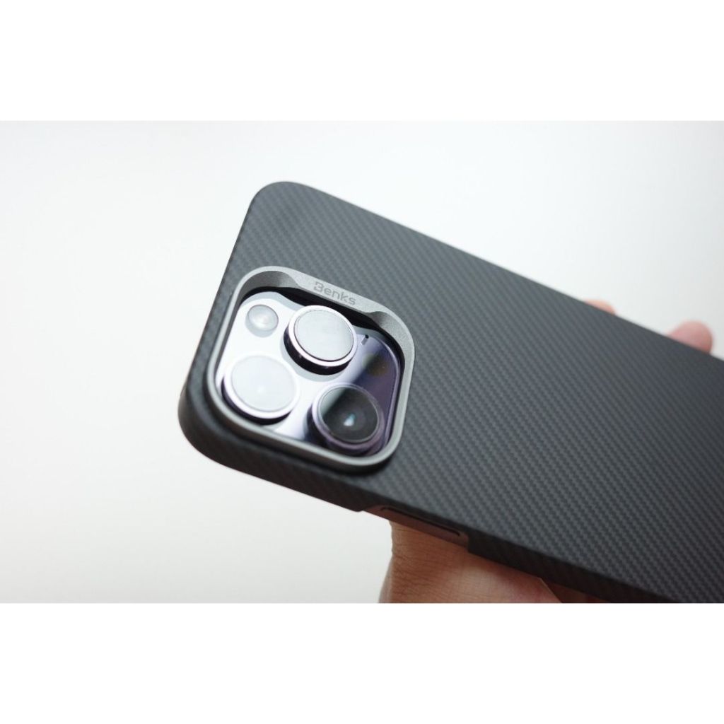 Ốp lưng chống sốc, chống bám vân tay Carbon 600D Benks Magclap Airmorair case cho IPhone 15 Pro Max/IPhone 15 Pro