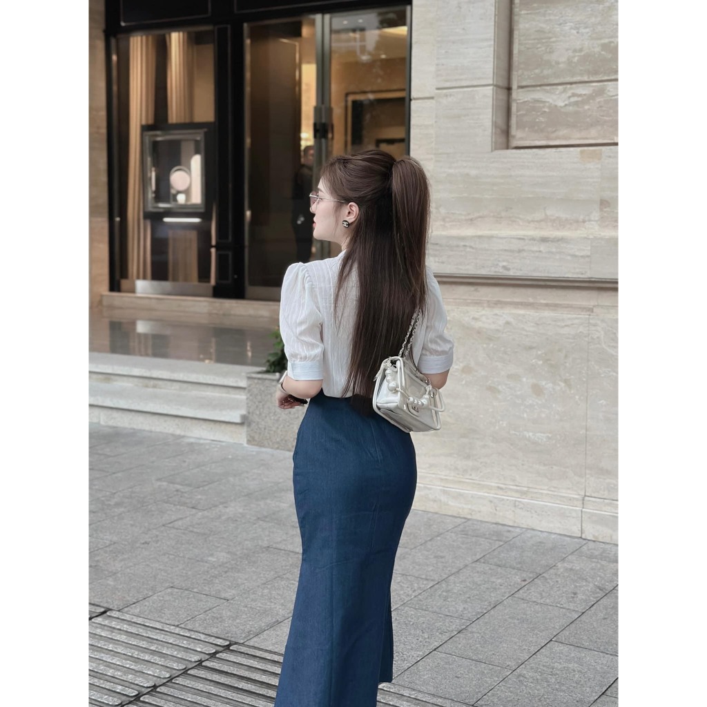 Set bộ đồ nữ áo sơ mi trắng cổ tàu tay phồng mix chân váy jeans đuôi cá tôn dáng với 2 tone màu basic, siêu hot