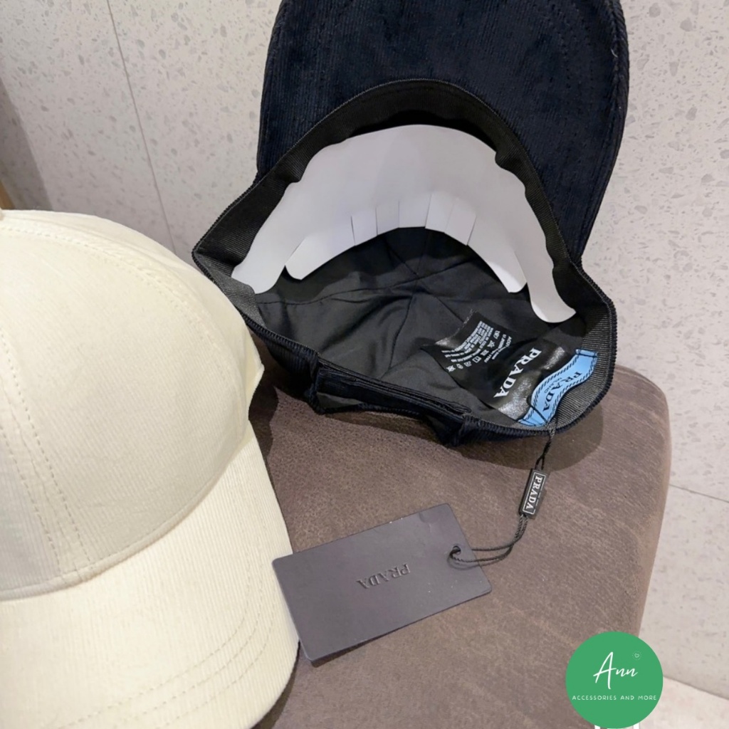 Mũ lưỡi trai / Nón kết Prada cao cấp, logo sành điệu, phom mũ căng chuẩn hàng xuất, 2 màu Đen - Trắng y hình