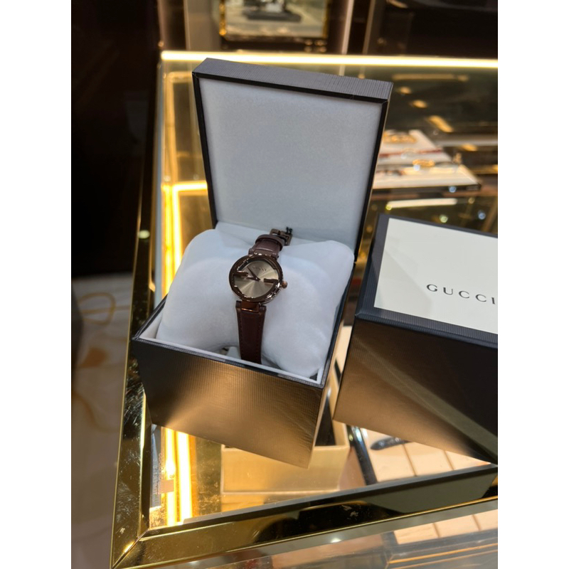 Đồng hồ nữ Guccii mặt tròn dây da nâu