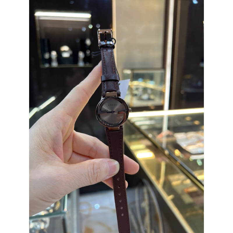 Đồng hồ nữ Guccii mặt tròn dây da nâu