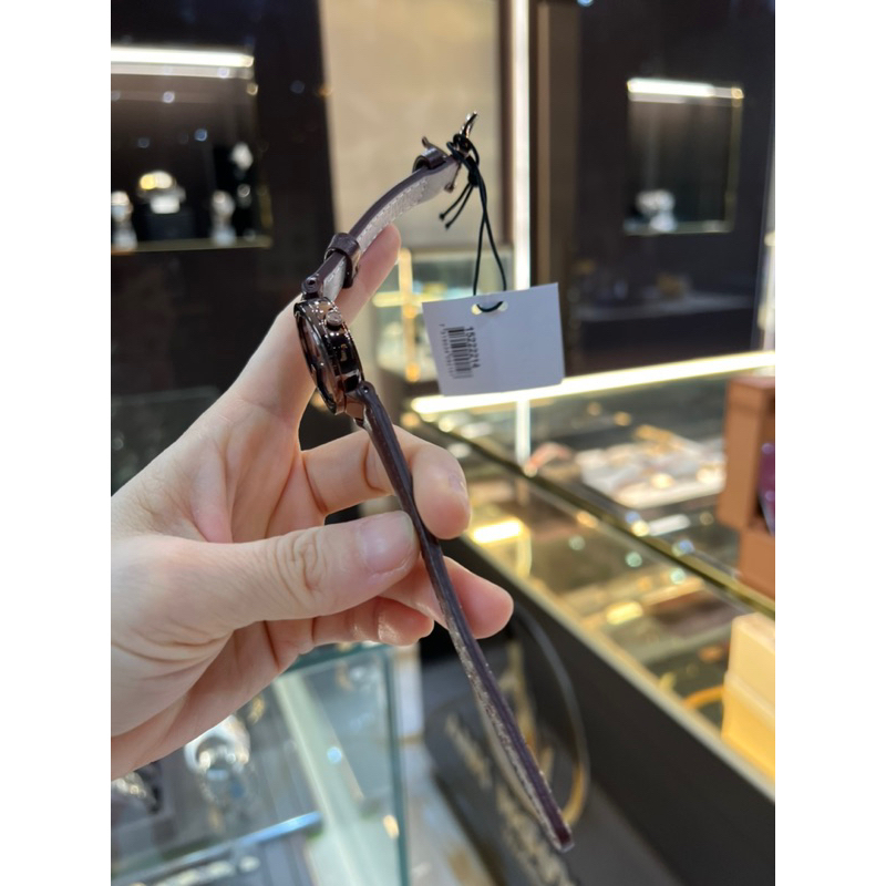 Đồng hồ nữ Guccii mặt tròn dây da nâu