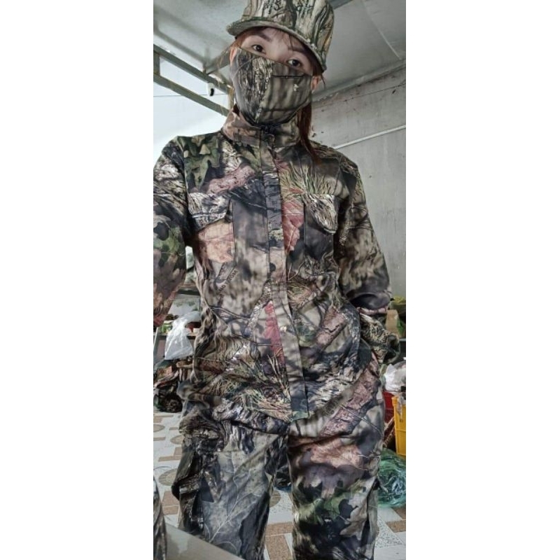 1  bộ quần áo nam đi rừng vải kaki chống nắng tốt có tặng kèm mũ và khẩu trang. shop giao màu ngẫu nhiên